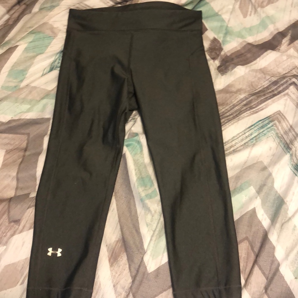 Grey underarmour workout capris